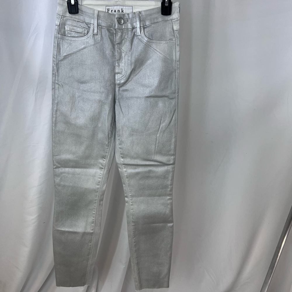 Frank & Eileen ‘Sligo’ Metallic Light Gray